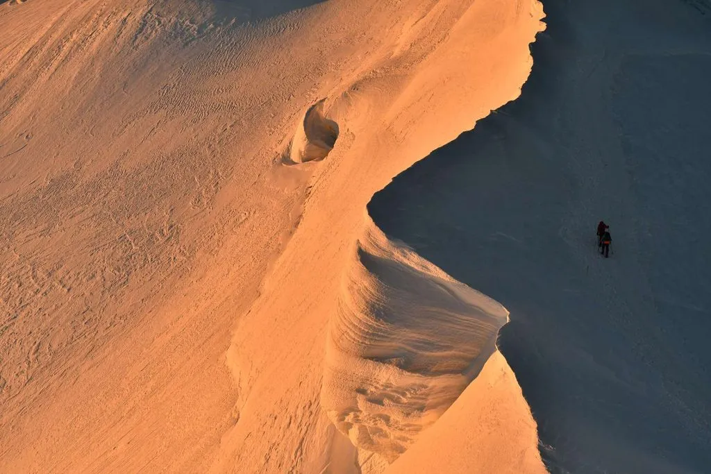 Deux alpinistes sur la route du Mont Rose 