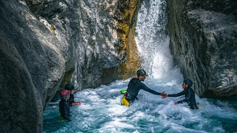 Trois personnes en Canyoning dans les Gorges de l'Ubaye