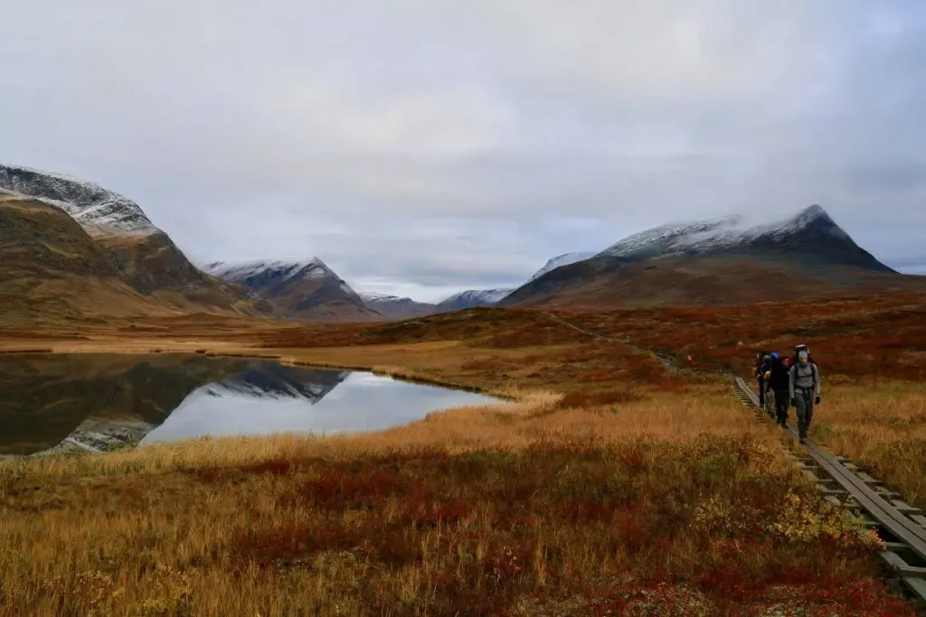 paysage entre mer et lac en laponie