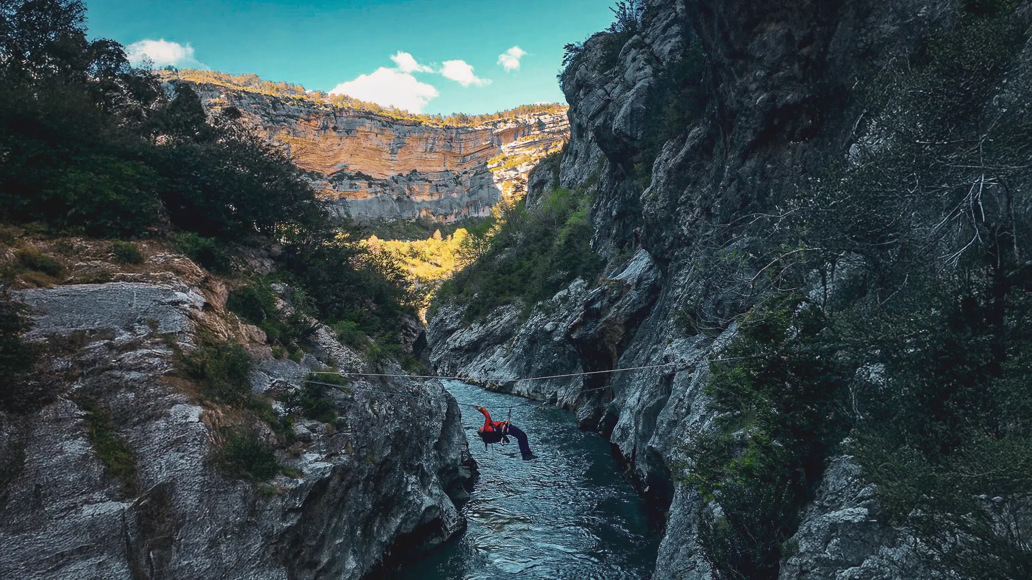 Daring climbing in the Gorges du Verdon, between majestic cliffs and turquoise waters.
