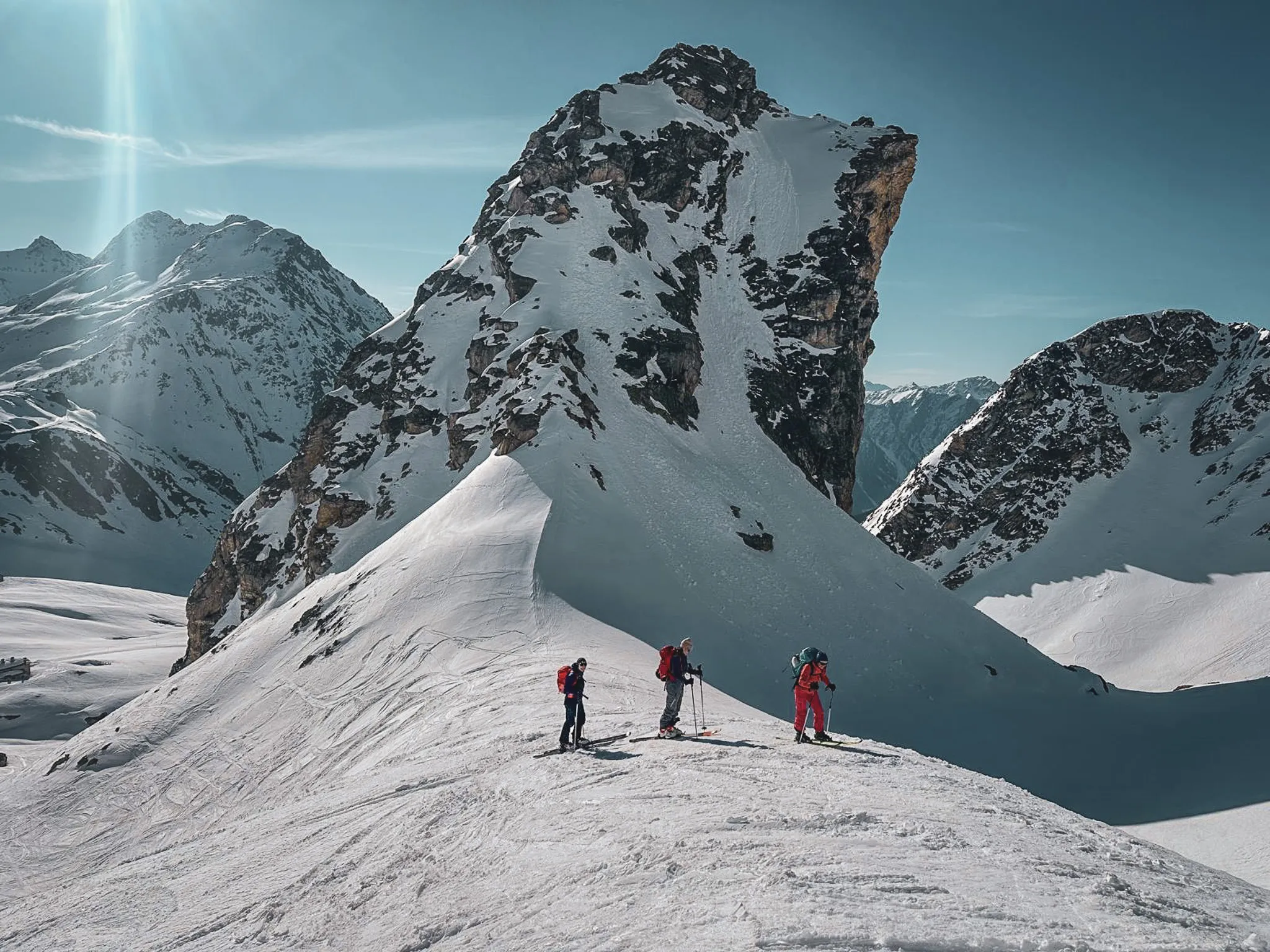 Ski tour your first peaks in the Grand Saint-Bernard Alps