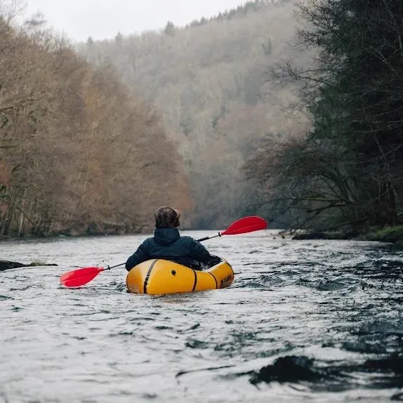 packraft belgique en automne avec couleurs hivernales